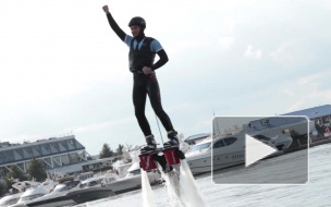 Группа "Интонация" громко гогоча, пролетела над Финским заливом