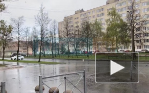 На юго-запад Петербурга обрушился мощный град