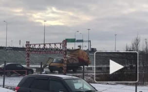 Упрямая "ГАЗель" боролась с ограничителем и проиграла. Машине оторвало кузов 