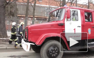 Пожарная машина тушила стиральную машину в Колпино