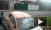 Неадекватный житель Новосибирска разбил автомобиль соседки топором