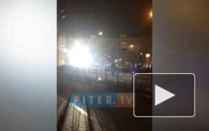 У "Новочеркасской" замкнуло трамвайную линию: на проводах полыхало пламя