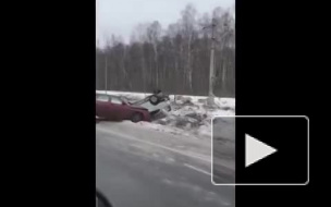 В Приморском районе произошла массовая авария: одна машина улетела в кювет