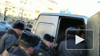 Людей в масках президента Медведева задержала полиция