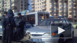 Полицейский автомобиль попал в опасное ДТП на проспекте Ветеранов