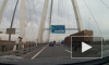 Видео: на Вантовом мосту лесовоз потерял колесо от прицепа