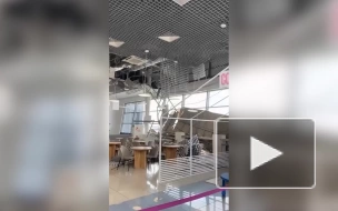 В здании международного аэропорта Владивостока обрушился потолок