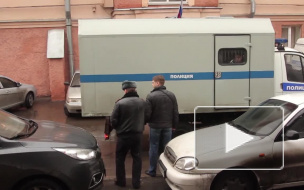 В Петергофе сын избил мать сковородкой, требуя денег