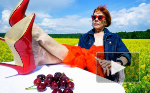 "У меня стиль не бабкинский": 67-летняя петербурженка снимает вайны и садится на шпагат
