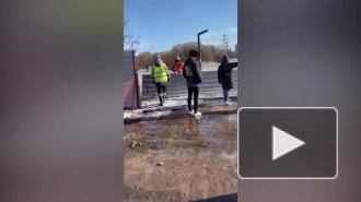 В парке имени Сахарова начали возводить забор, несмотря на протесты жителей