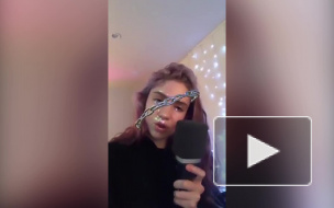 Знанием русского языка удивила возлюбленная Илона Маска: Граймс спела на видео хит Янки Дягилевой