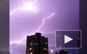 Видео из Австралии: Грозовые молнии устроили световое шоу над Квинслендом