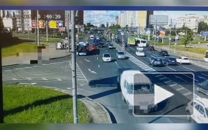 Появилось видео столкновения машин на Софийской