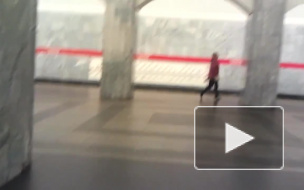 Странная женщина распылила газ на "Балтийской"