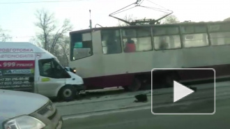 Видео из Челябинска: Маршрутка протаранила в лоб трамвай, 8 человек в больнице