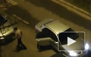 У станции метро "Московская" неизвестные силой затащили человека в машину и увезли