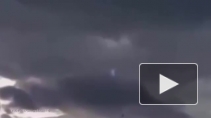 В сети появилось завораживающее видео с предположительным "молнеподобным" НЛО 