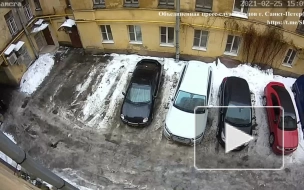 Петербуржец отсудил у ЖКС 400 тысяч рублей за поврежденную машину из-за плохой уборки снега