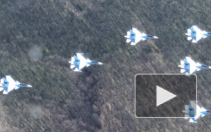 Истребители выстроились в цифру 75 в небе над Ростовской областью