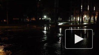 В Приморском районе затопило улицы из-за прорыва трубы 
