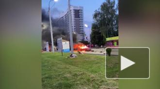 Видео с места ДТП: В Брянске после ДТП Alfa Romeо выгорела дотла 