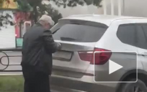 Видео: пьяный ростовский судья скручивает номера после ДТП