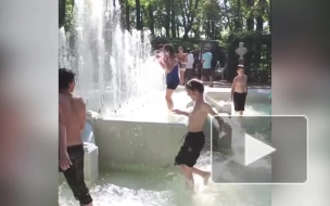 В Русском музее прокомментировали купание горожан в фонтанах Летнего сада