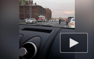 Видео: на Арсенальной после аварии госпитализирован мотоциклист