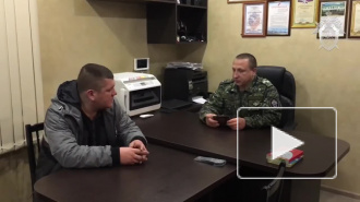 Появилось видео с допросом мужчины, избившим стюардессу на борту самолета "Петербург – Анталья"
