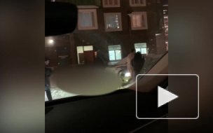 В Мурино жители заметили бегавшего по двору обнаженного мужчину