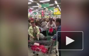 Давка из-за дешевого сахара в супермаркете Екатеринбурга попала на видео