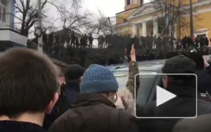 Сторонники Саакашвили вытащили его из микроавтобуса СБУ