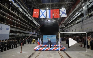 В Петербурге торжественно спустили на воду подводную лодку "Великие Луки"