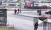 Видео: "Мерседес" вылетел с дороги и сбил пешехода на Рихарда Зорге