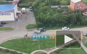 В Мурино ветром снесло автобусную остановку