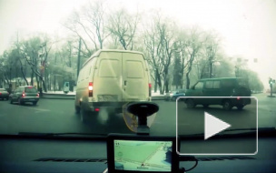 На Красногвардейской площади "Лада Гранта" столкнулась с трамваем и потеряла дверь