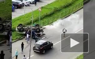 В ЖК "Славянка" перевернулся внедорожник и задымил улицу выхлопными газами