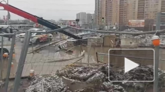 На улице Подвойского откачивают холодную воду 