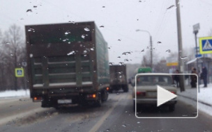 ДТП в Санкт-Петербурге: маленькая Шевроле влетела под фуру, на Тельмана грузовики устроили аварию на "зебре" 