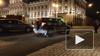 Обманутые дольщики перекрыли дорогу в центре Петербурга