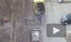 На улице Подвойского в Петербурге мужчина выпал из окна