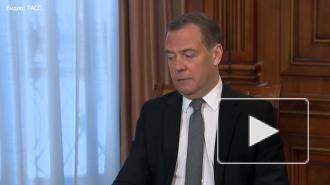 Медведев осудил привлечение граждан на улицы в политических целях