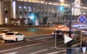 Автомобилист, который столкнулся с мопедом на Невском проспекте, лишен прав почти на 2 года