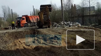 Видео: сотрудники РЖД убирают несанкционированную свалку на Варшавской улице
