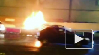В Сеть попали страшные кадры пожара, уничтожающего автомобиль на Рязанском шоссе
