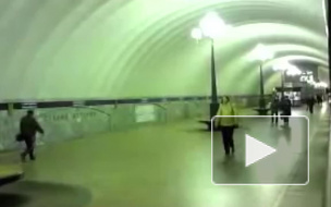 Станция метро "Старая Деревня" закрыли из-за подозрительной коробки