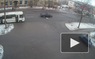 Камера видео наблюдения сняла, как сбили девушку в Красном селе
