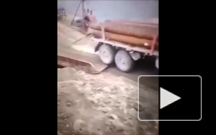 Утопили трубовоз.