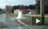 Появилось видео фонтана холодной воды на проспекте Большевиков