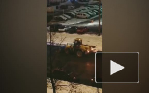 Коммунальщики очищают от несуществующего снега Хасанскую улицу